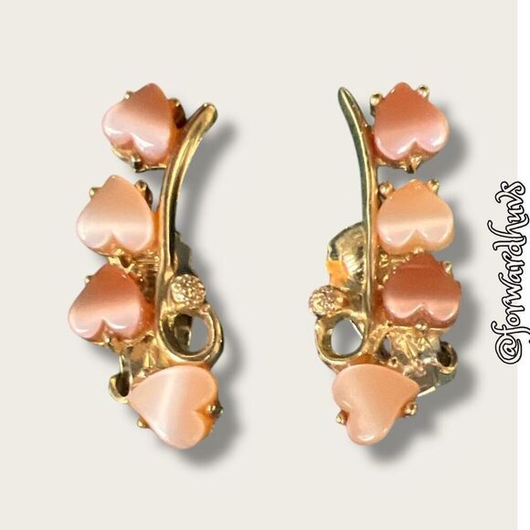 1950's Moonglow Lucite Thermoset Gold Tone Clip-On Earrings - Picture 5 of 8